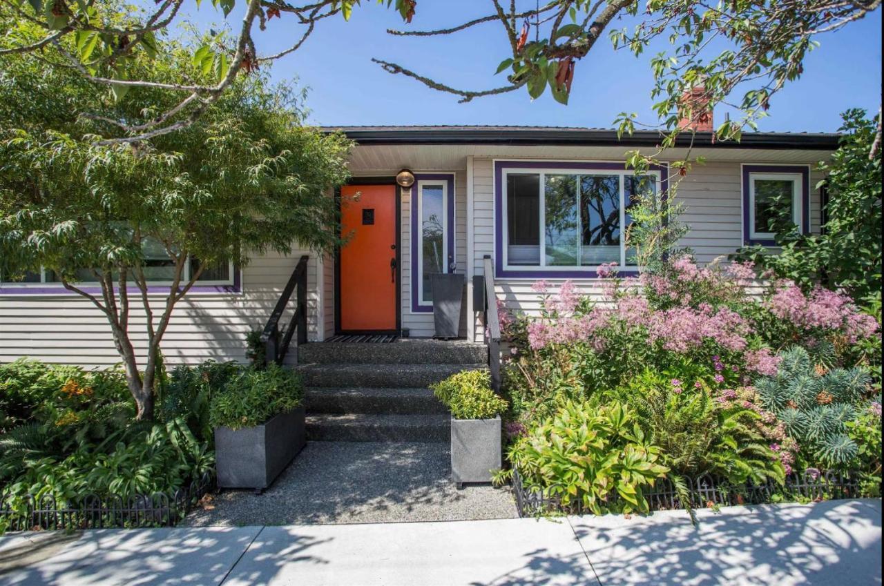 The Orange Door Bungalow Vancouver Exteriör bild